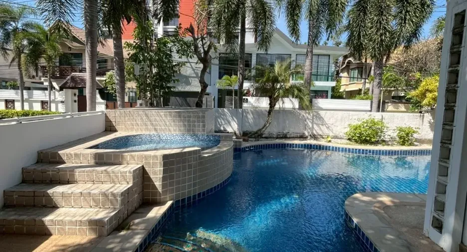 For rent 4 bedrooms house in Bang Lamung, Chonburi