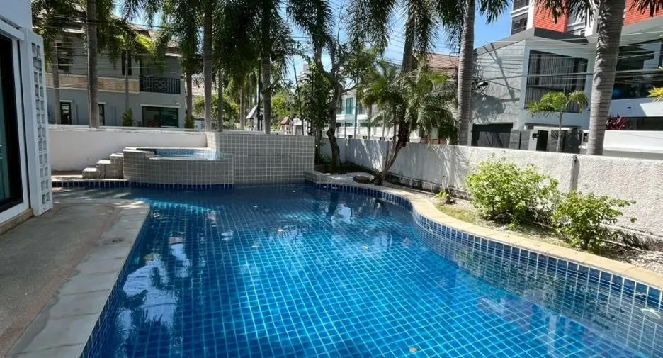 For rent 4 bedrooms house in Bang Lamung, Chonburi