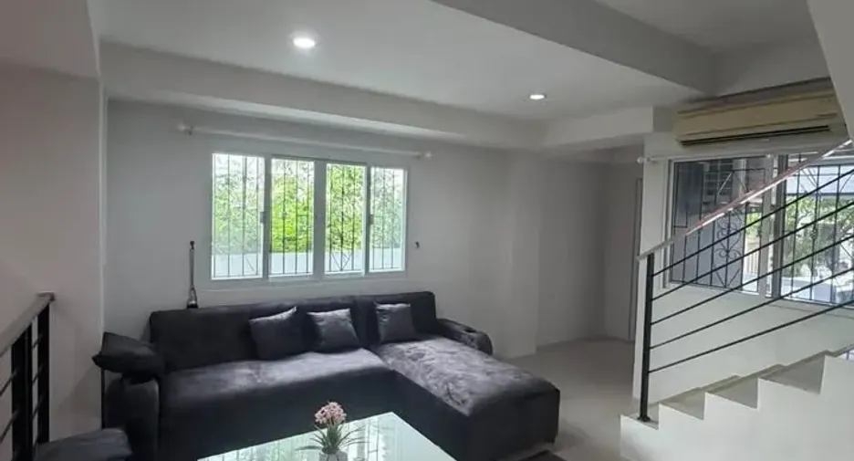 出租 4 卧室 联排别墅 在 Bang Lamung, Chon Buri