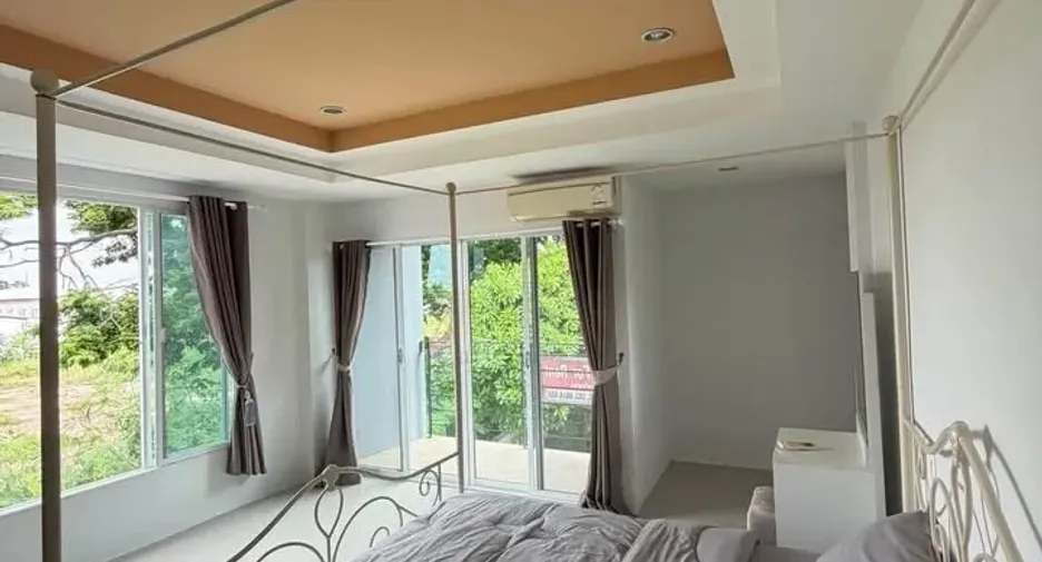 出租 4 卧室 联排别墅 在 Bang Lamung, Chon Buri