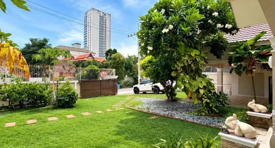 For sale 4 ベッドルーム house in Bang Lamung, Chonburi
