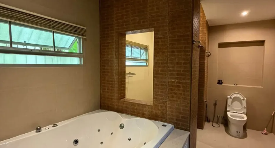 For sale 4 ベッドルーム house in Bang Lamung, Chonburi