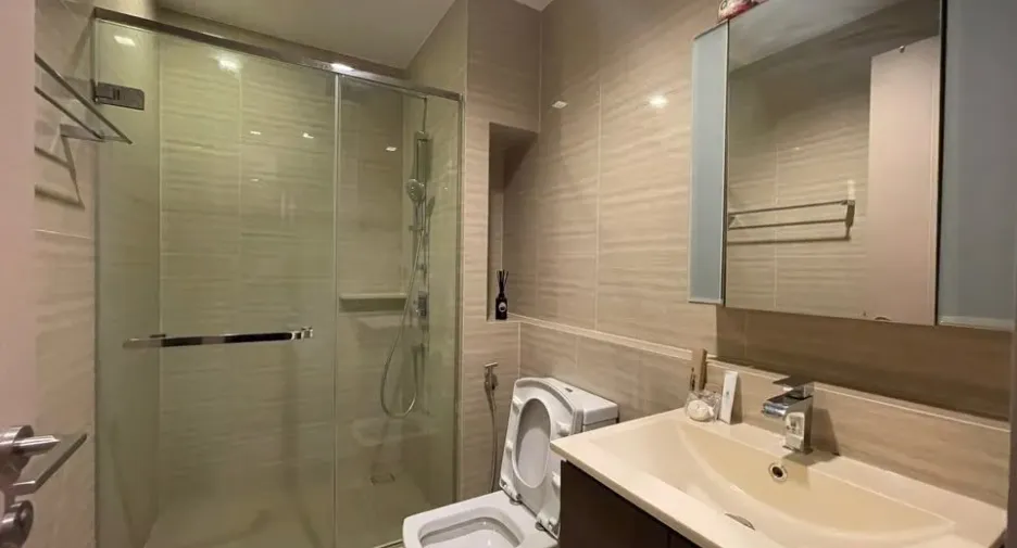 Wohnung zur Miete mit 1 Zimmer in Huai Khwang, Bangkok
