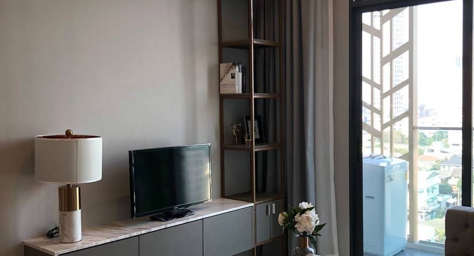 For sale 2 ベッドルーム condo in Phra Khanong, Bangkok