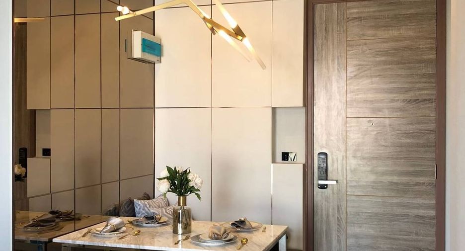 For sale 2 ベッドルーム condo in Phra Khanong, Bangkok