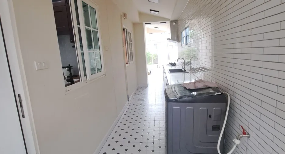For rent 4 bedrooms house in Bueng Kum, Bangkok