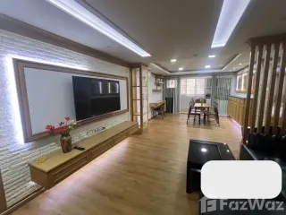 出售 和 出租 2 卧室 公寓 在 Huai Khwang, 曼谷