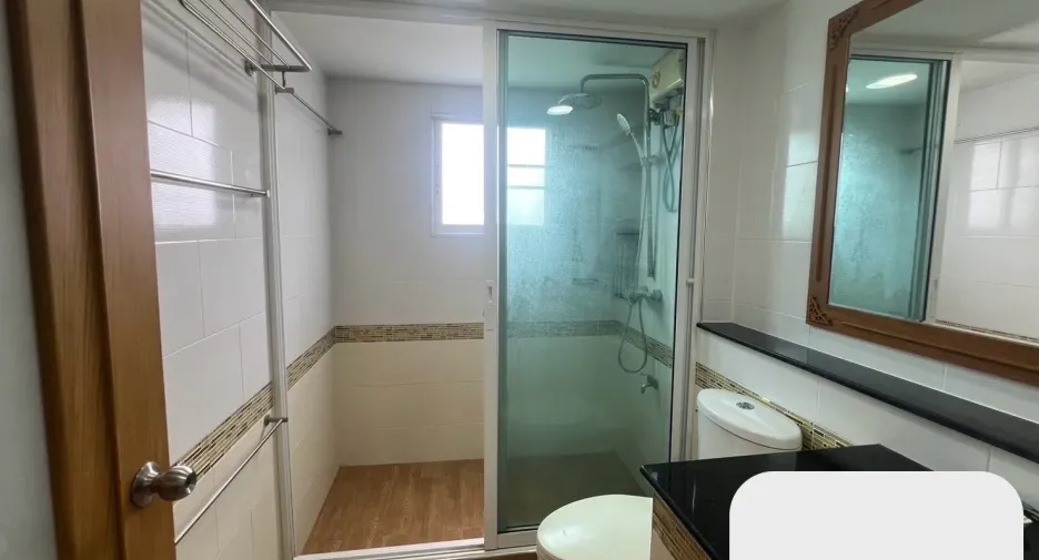 À vendre et à louer 2 chambres condo à Huai Khwang, Bangkok