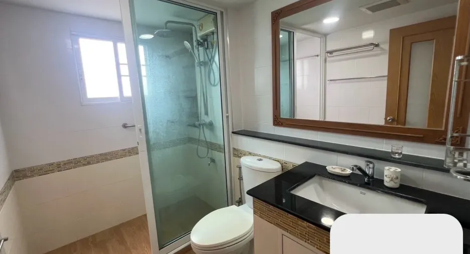 À vendre et à louer 2 chambres condo à Huai Khwang, Bangkok
