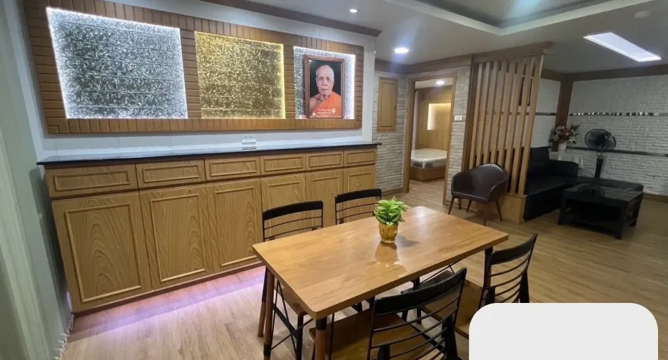 À vendre et à louer 2 chambres condo à Huai Khwang, Bangkok