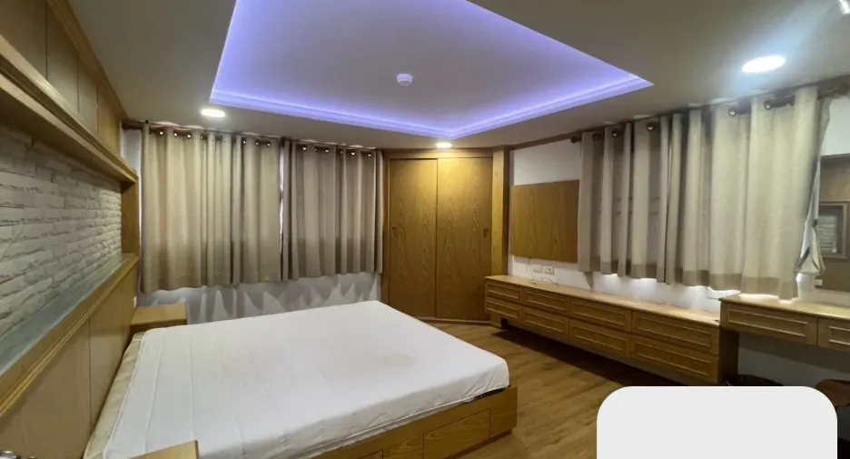 À vendre et à louer 2 chambres condo à Huai Khwang, Bangkok