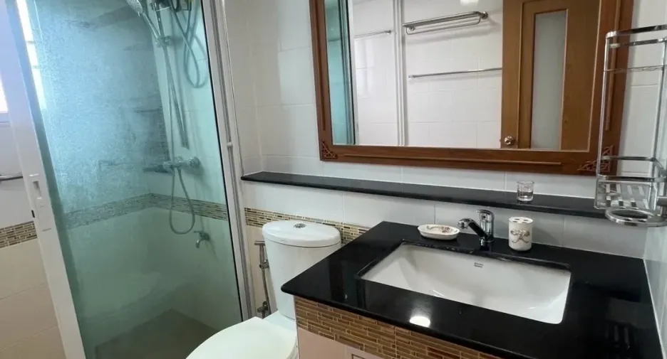 À vendre et à louer 2 chambres condo à Huai Khwang, Bangkok