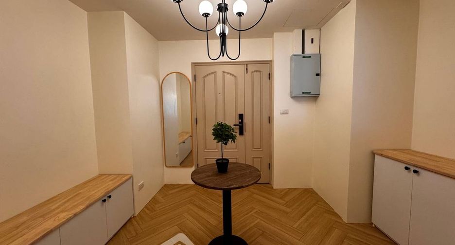 For rent 3 bedrooms condo in Khlong Toei, Bangkok