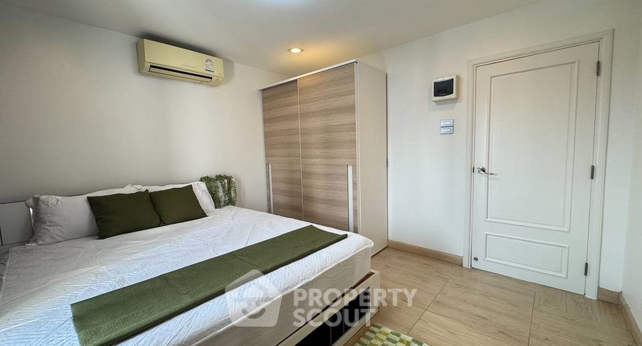 For rent 3 bedrooms condo in Huai Khwang, Bangkok