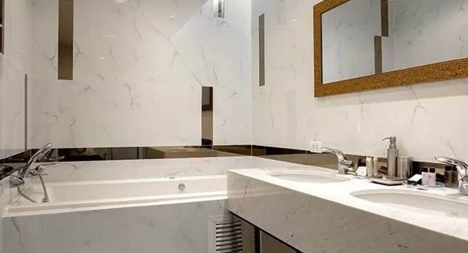 For rent 2 bedrooms condo in Huai Khwang, Bangkok