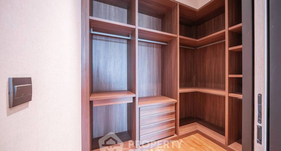 For rent 2 bedrooms condo in Khlong San, Bangkok