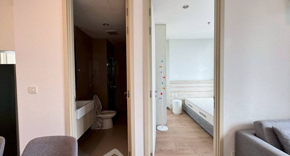 For rent 2 bedrooms condo in Watthana, Bangkok