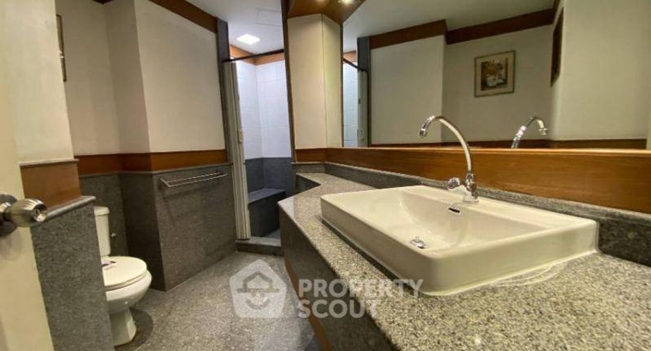 For rent 3 bedrooms condo in Watthana, Bangkok