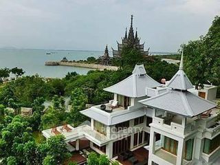 Villa en alquiler y en venta de 5 habitaciones en Bang Lamung, Chonburi