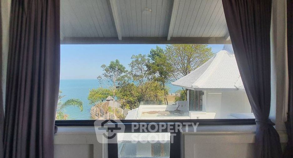 Villa en alquiler y en venta de 5 habitaciones en Bang Lamung, Chonburi