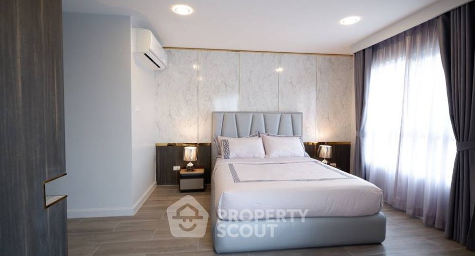Condo en venta de 4 habitaciones en Huai Khwang, Bangkok