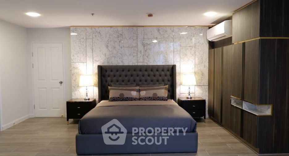 Condo en venta de 4 habitaciones en Huai Khwang, Bangkok
