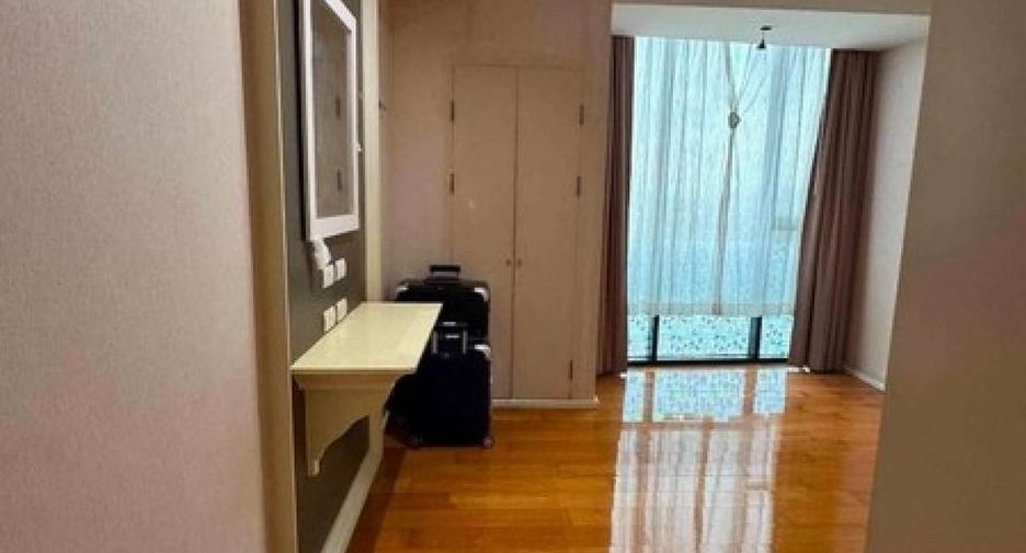 Продажа 2 спальни кондо в Щаттхана, Бангкок