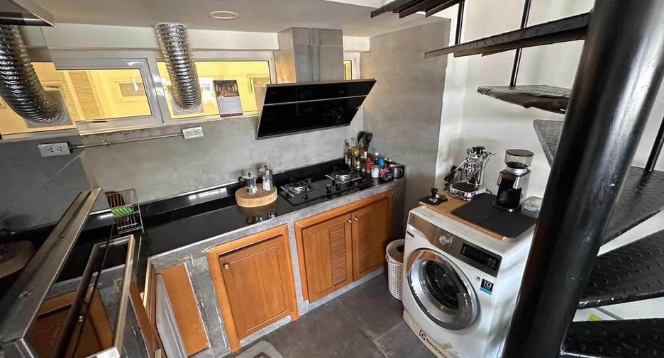 Condo en alquiler y en venta de 2 habitaciones en Watthana, Bangkok