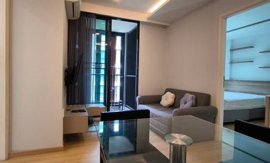 Condo en alquiler y en venta de 2 habitaciones en Khlong Toei, Bangkok