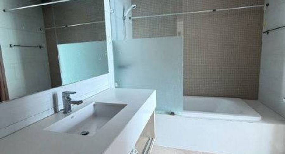 For sale 1 bed condo in Si Racha, Chonburi