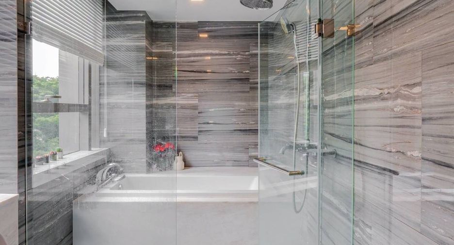 For sale 3 bedrooms condo in Watthana, Bangkok