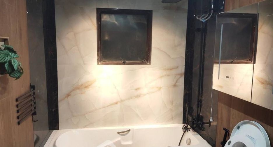 For sale 2 ベッドルーム condo in Huai Khwang, Bangkok