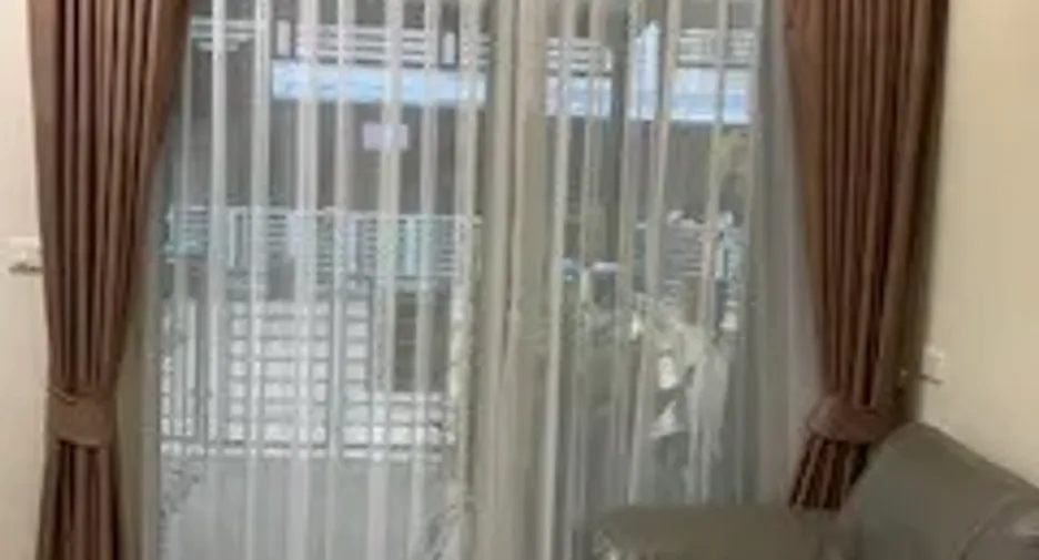 出售 和 出租 4 卧室 联排别墅 在 Lat Krabang, 曼谷