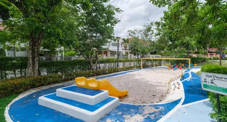For rent 4 bedrooms house in Lat Krabang, Bangkok