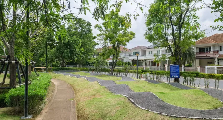 For rent 4 bedrooms house in Lat Krabang, Bangkok