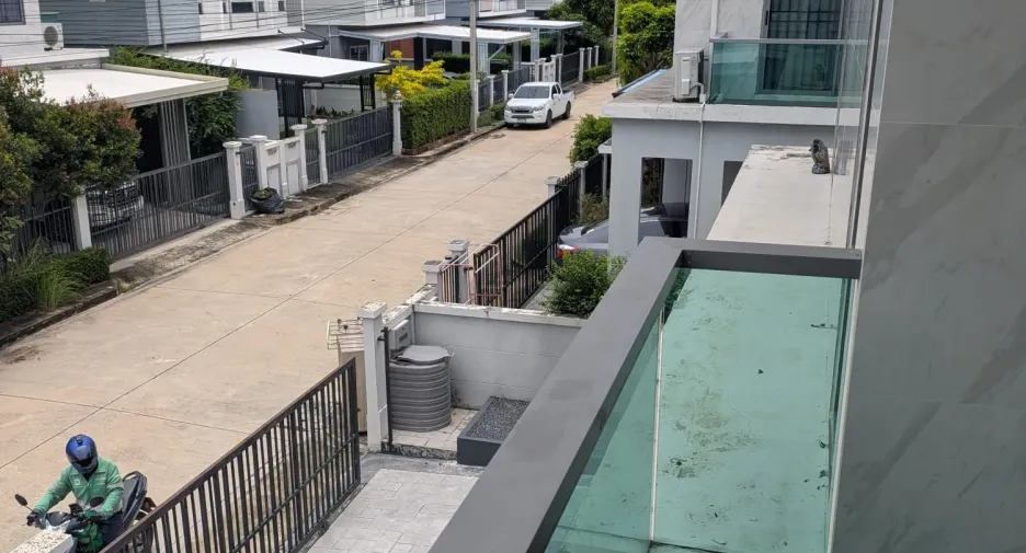 For rent 4 bedrooms house in Lat Krabang, Bangkok