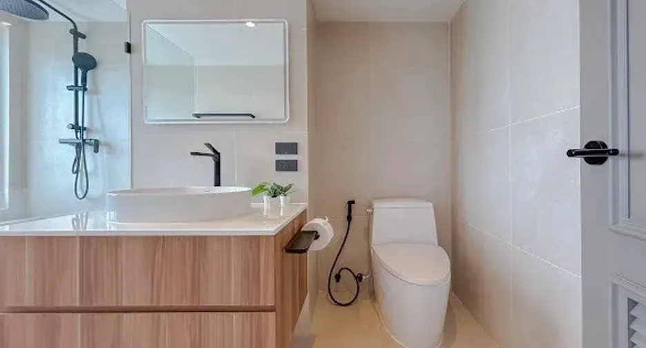 For sale 4 bedrooms condo in Watthana, Bangkok