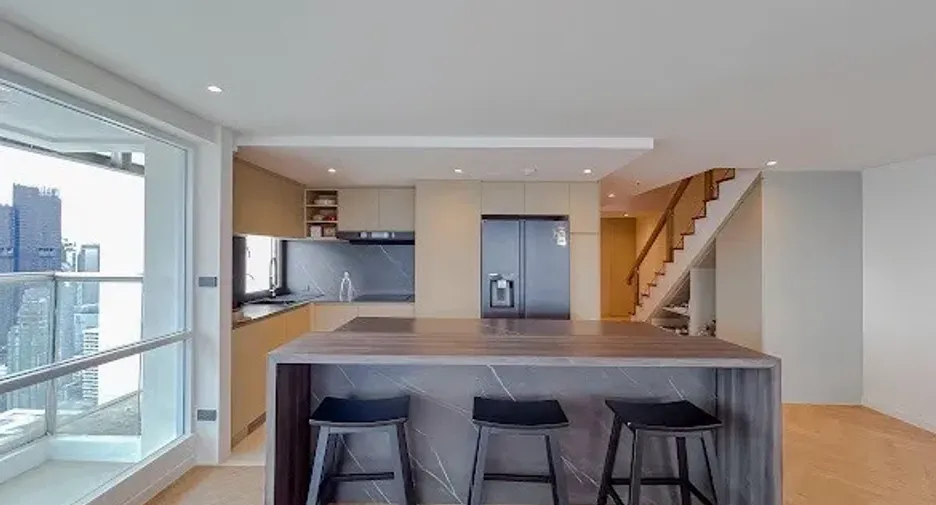 For sale 4 bedrooms condo in Watthana, Bangkok