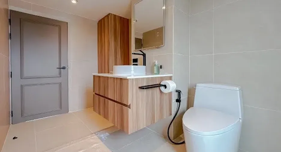 For sale 4 bedrooms condo in Watthana, Bangkok
