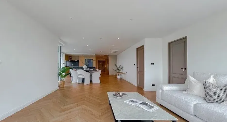 For sale 4 bedrooms condo in Watthana, Bangkok