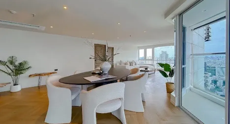 For sale 4 bedrooms condo in Watthana, Bangkok