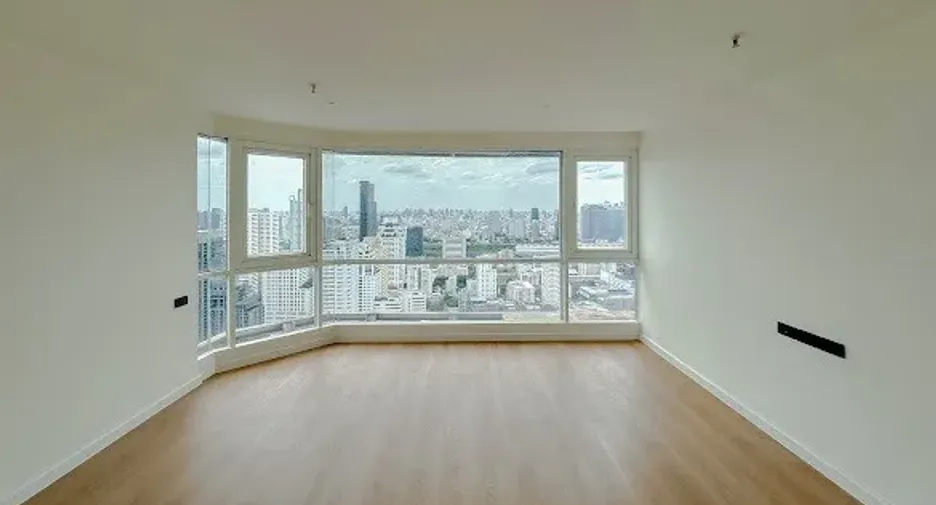For sale 4 bedrooms condo in Watthana, Bangkok