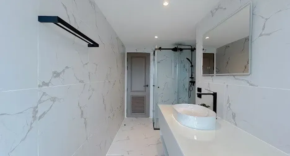For sale 4 bedrooms condo in Watthana, Bangkok