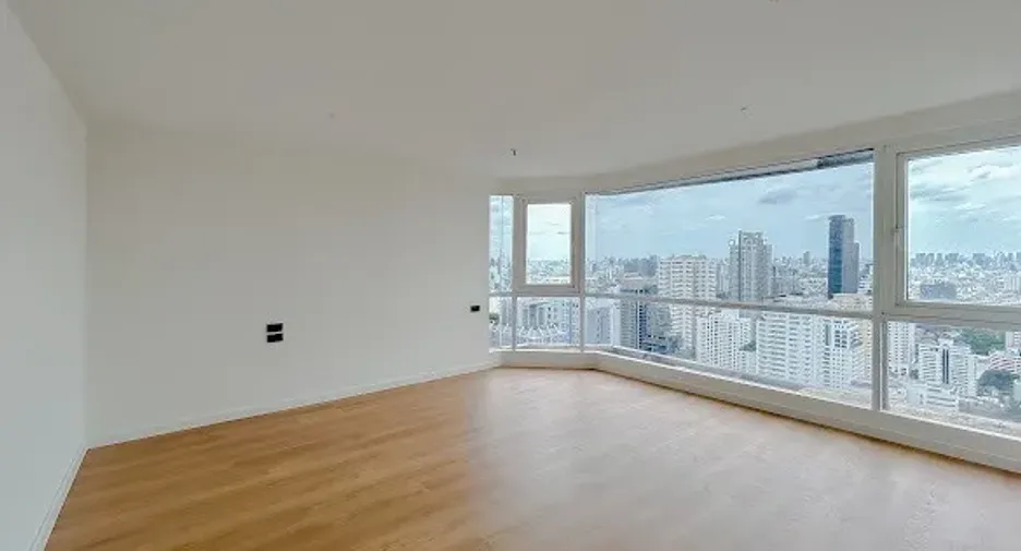 For sale 4 bedrooms condo in Watthana, Bangkok
