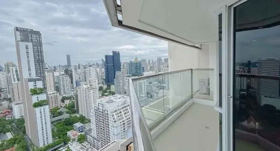 For sale 4 bedrooms condo in Watthana, Bangkok