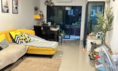 Casa adosada en alquiler de 3 habitaciones en Saphan Sung, Bangkok