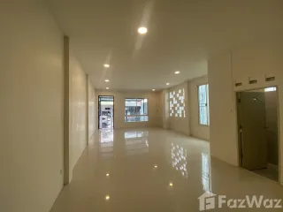 出售 3 卧室 联排别墅 在 Mueang Samut Prakan, Samut Prakan