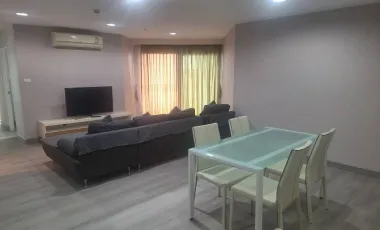 Condo en alquiler de 3 habitaciones en Huai Khwang, Bangkok