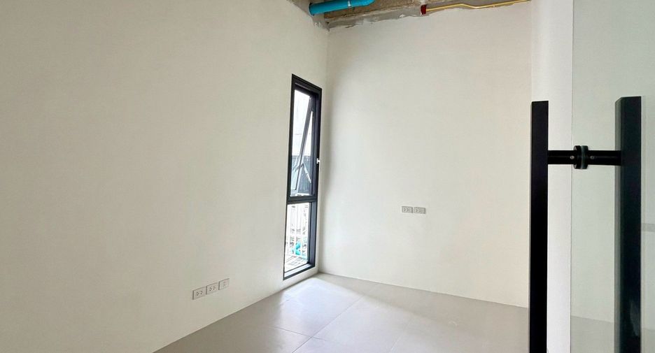 Gewerbefläche zum Kauf in Huai Khwang, Bangkok