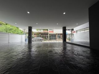 Gewerbefläche zum Kauf in Huai Khwang, Bangkok